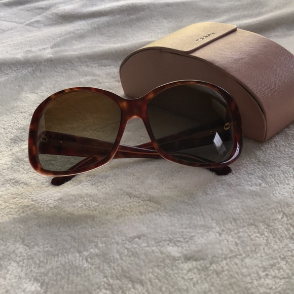 Prada sunglasses with the original case - Picture 1 of 16